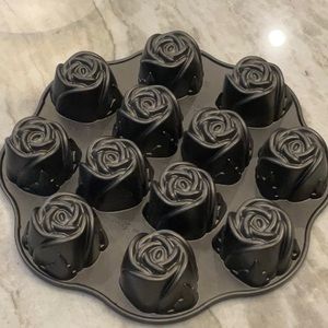 Nordic Ware Sweetheart Roses Pan